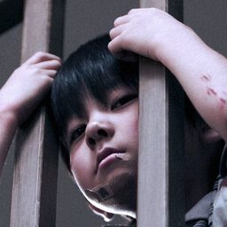 尾關優哉 飾演 Toshio Saeki