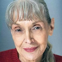 Suna Selen 飾演 Rahşan Ecevit