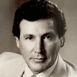 Armando Silvestre - Muñecas de medianoche演員 飾演Inspector Autoridad / Rorro Buga