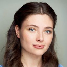 Lizzy Cenicola 飾演 Daisy