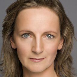 Norma Sheahan 飾演 Sally