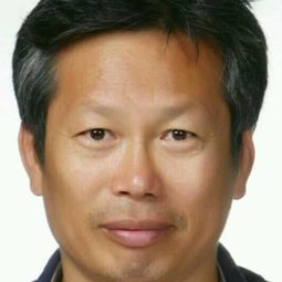 張維 - 重返 20 歲：泡菜篇演員 飾演Shoe Store Owner