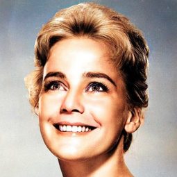 Maria Schell 飾演 Mother Rosa