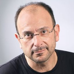 Carlos Vicente 飾演 Guillem