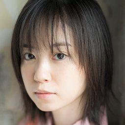 柴田 杏花 飾演 Mio Nakazono