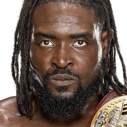 Isaac Odugbesan 飾演 Oba Femi