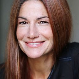 Stéphanie Pillonca 飾演 La mère de Vanessa