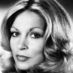 Lynne Marta 飾演 Lulu