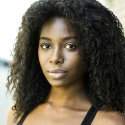 Ashli Haynes - 軍火狗演員 飾演Receptionist