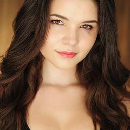 Madison McLaughlin 飾演 Liz