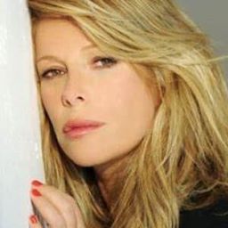 Alessia Marcuzzi 飾演 Carlotta