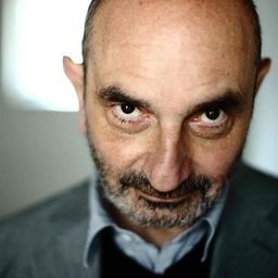 Jacky Nercessian 飾演 Mayor