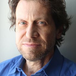 Karl-Patrice Dupuis 飾演 Homme dans la baignoire