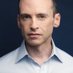 David Lavine 飾演 Forensic Expert