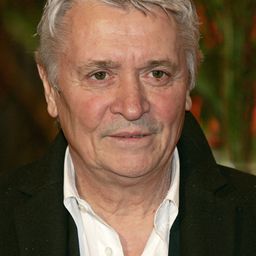 Henry Hübchen 飾演 Offizier Siemens