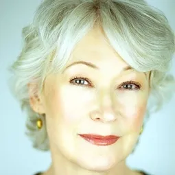 安·麥格努森 飾演 Sally