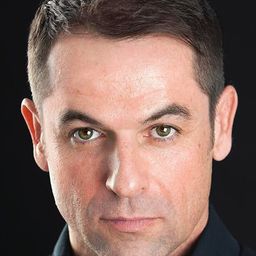 Christophe Miraval 飾演 Alberto