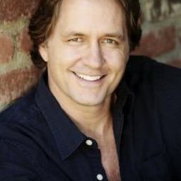 Guy Ecker 飾演 Sgt. Robert King