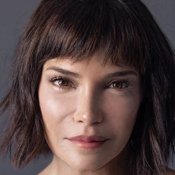 娜達·阿布·法哈特 飾演 Zeina