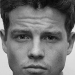 Kyle Redmond-Jones 飾演 