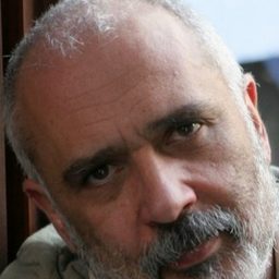 Enrique Singer 飾演 Carrasco