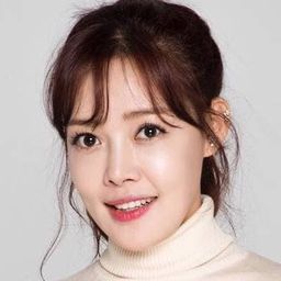 Lee Seung-chae 飾演 Police chief's secretary