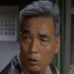 河上喜史朗 飾演 