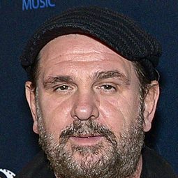 達多·巴克塔茲 - 黑暗時刻演員 飾演Sergei