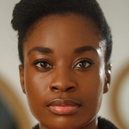 烏佐馬卡·安尼伍諾 飾演 Cassie