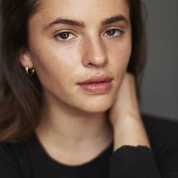 Marie Hammer Boda 飾演 Benedicte af Schackenborg