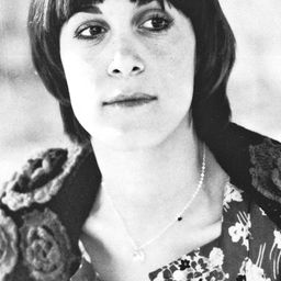 Marina Confalone 飾演 Zia Marì