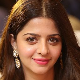 Vedhika - 疑體演員 飾演Ritu