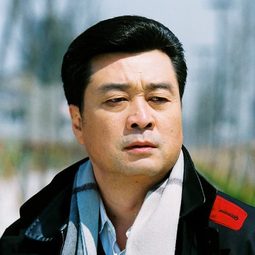 陳逸恒 飾演 Qian Fu / 姨妈前夫
