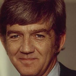 James T. Callahan - 難補情天恨演員 飾演Reg Hanley