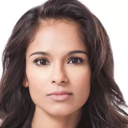 蒂爾莎·瓦特沙利亞 飾演 Kate