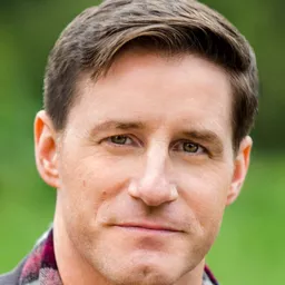 山姆·賈格 - 反恐特警組：十萬火急演員 飾演Travis Hall