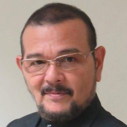 雷茲·柯提斯 飾演 