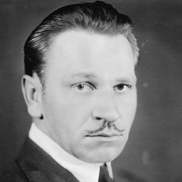 Wallace Beery 飾演 (archive footage)