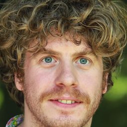 Lodovico Guenzi 飾演 Rice