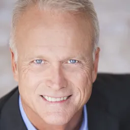 David Clyde Carr - 造訪天堂演員 飾演Eva's Dad