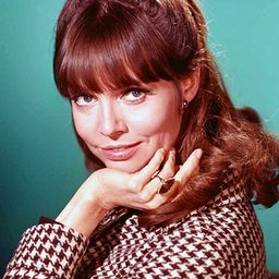 Barbara Feldon 飾演 Kate Fleming