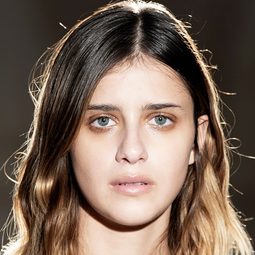 貝內黛特·博卡羅利 - 完美謊情演員 飾演Sofia