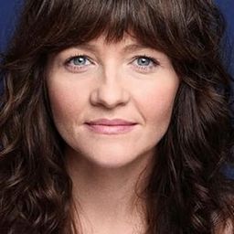 Gemma Wardle 飾演 Cinderella's Mother