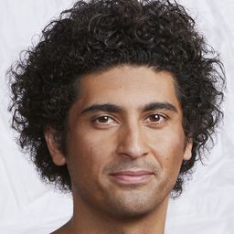 歐薩馬·薩米 飾演 Hossein