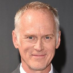 亞倫·泰勒 - 雷神奇俠2：黑暗世界導演