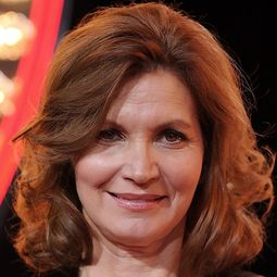 Isabella Hofmann 飾演 Susan Stanton