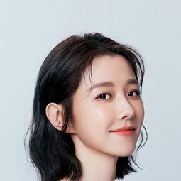 邵雨薇 飾演 Yingru