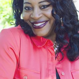 Annette Christian - 艾米麗演員 飾演Howie's mom