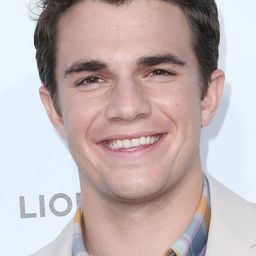 Nick Kocher - Late Bloomers演員 飾演Benji