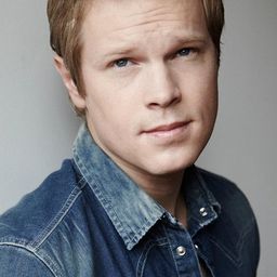 路克·福特 飾演 Alex O'Connell